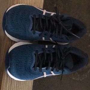 ASICS Nimbus 24. Worn less than 10 hrs.